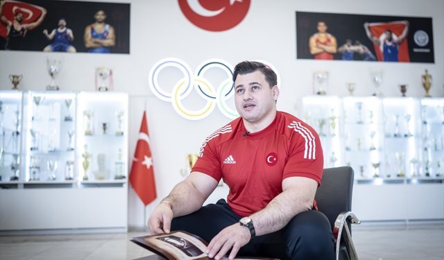 Rıza Kayaalp, fotoğraflarla 'geçmişe yolculuk' yaptı