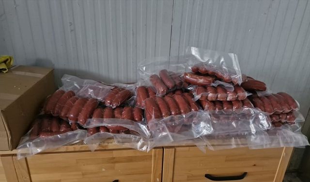 Rize'de etiketsiz satılan 9 ton 750 kilogram gıda ürününe el konuldu