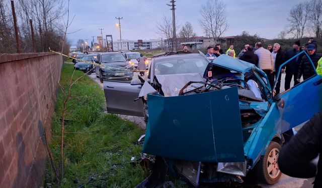 Sakarya'da otomobil ile SUV tipi aracın çarpıştığı kazada 1 kişi öldü