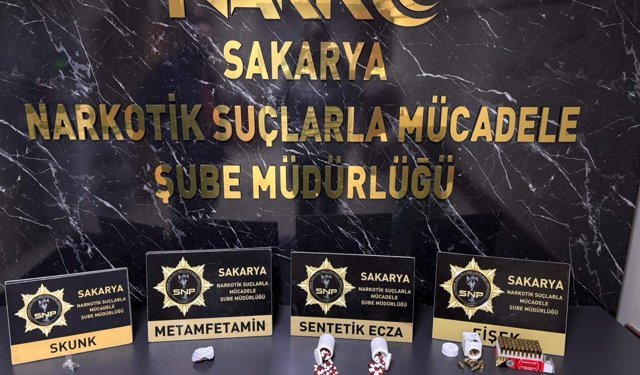 Sakarya'da uyuşturucu operasyonunda yakalanan 2 şüpheli tutuklandı