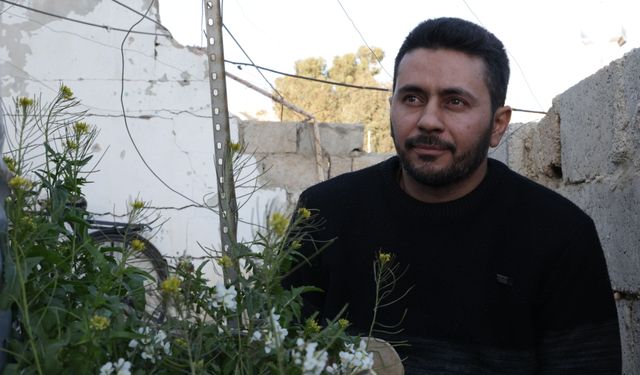 Şamlı İybo, çatısı yıkık evinde özgürlük ve zaferin verdiği umutla hayata tutunuyor