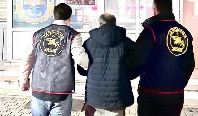 Samsun'da 6 yıl 9 ay hapis cezası bulunan firari hükümlü saklandığı evde yakalandı