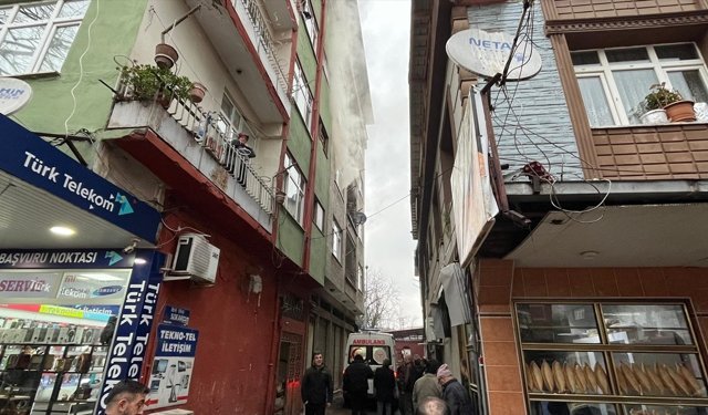 Samsun'da evde çıkan yangında 2 kişi dumandan etkilendi