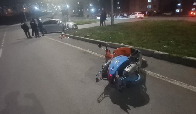 Samsun'da otomobille çarpışan motosikletteki 2 genç yaralandı
