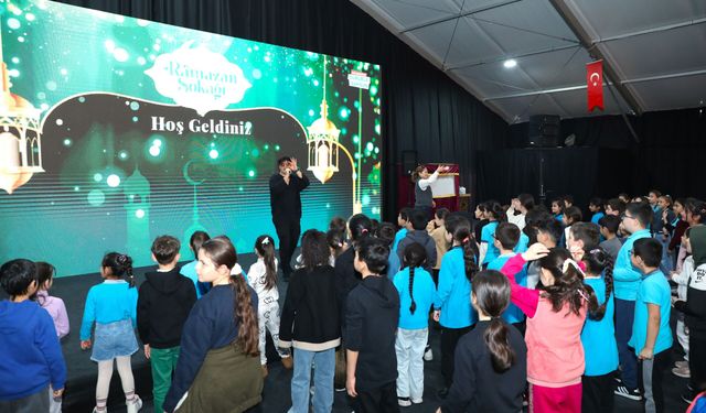 Samsun'da Ramazan Sokağı'ndaki bilim atölyelerine çocuklar yoğun ilgi gösteriyor