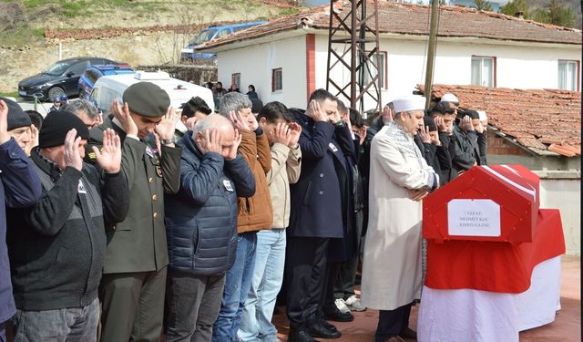 Samsun'da vefat eden Kıbrıs gazisi askeri törenle toprağa verildi
