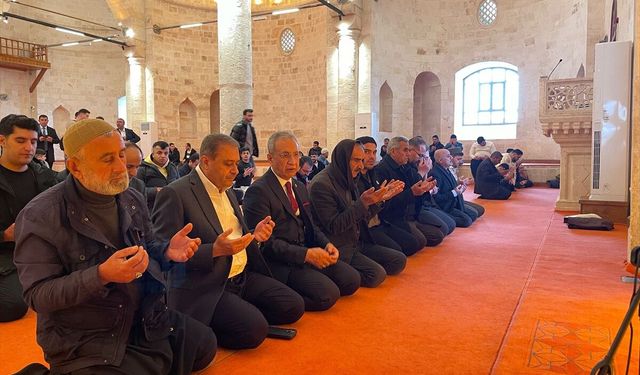 Şanlıurfa'da depremde hasar alan Selahaddin Eyyubi Camisi ibadete açıldı