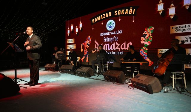 Selimiye Meydanı'nda kurulan 'Ramazan Sokağı'nda Kadir Gecesi özel programı düzenlendi
