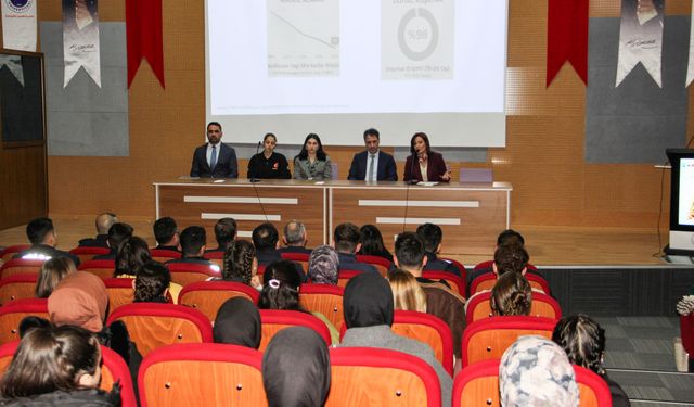Sinop'ta üniversite öğrencilerine bağımlılıkların oluşturduğu riskler anlatıldı
