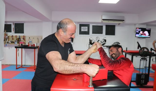 Sivas'ta milli bilek güreşçiler, Türkiye şampiyonasında kürsüyü hedefliyor