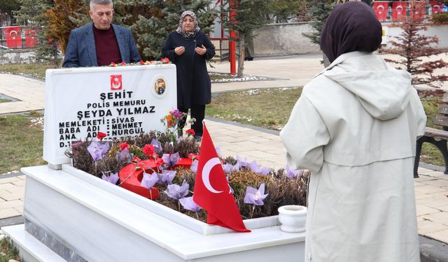 Sivas'ta şehitliklerde hüzünlü bayram