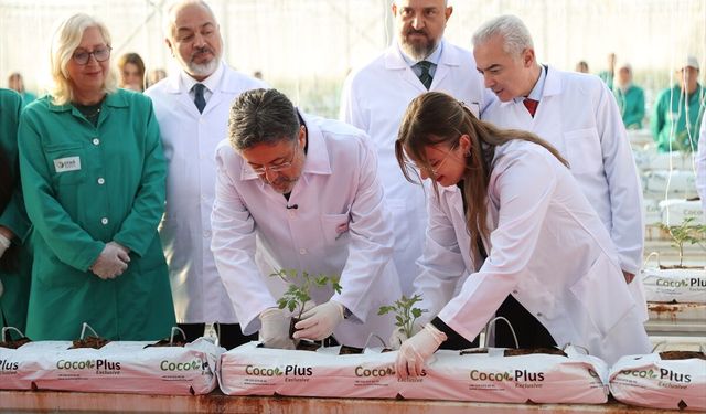 Tarım ve Orman Bakanı Yumaklı, Kırklareli'nde jeotermal serayı ziyaret etti