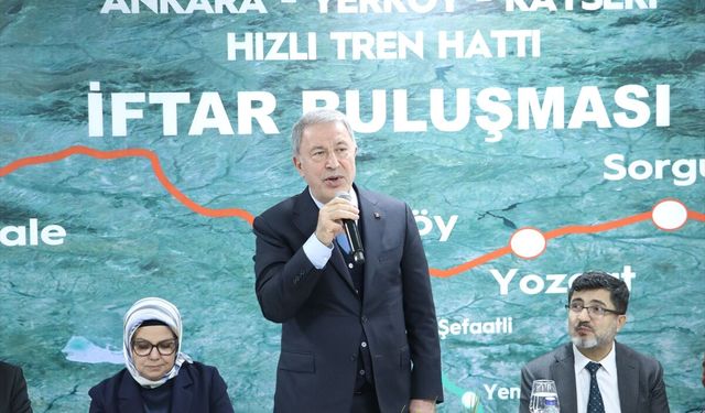 TBMM Milli Savunma Komisyonu Başkanı Akar, Kayseri'de hızlı tren şantiyesinde işçilerle iftar yaptı