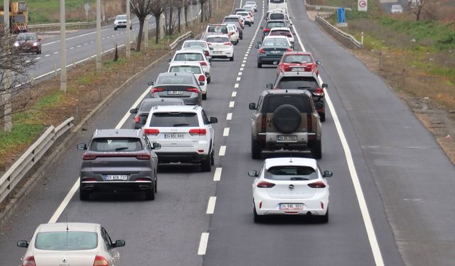 Tekirdağ-İstanbul kara yolunda bayram tatilinden dönüş yoğunluğu oluştu