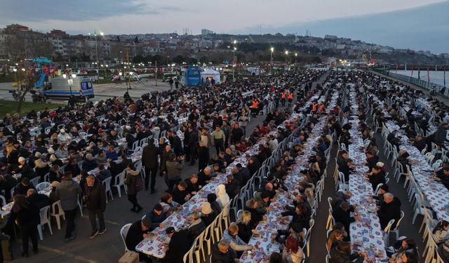 Tekirdağ'da yaklaşık 8 bin kişi birlikte iftar yaptı