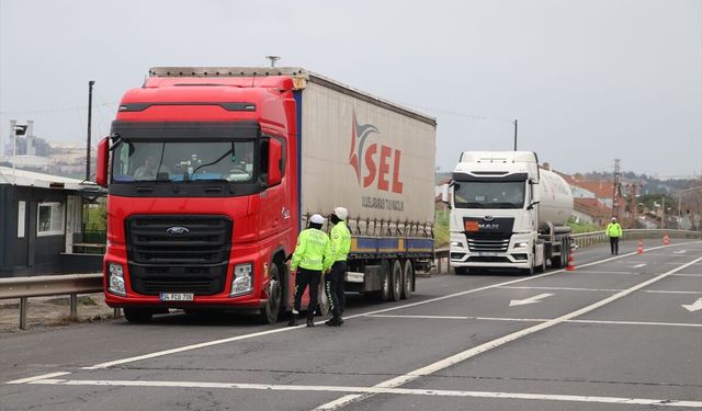 Tekirdağ'dan İstanbul yönüne ağır tonajlı araçların geçişine izin verilmiyor