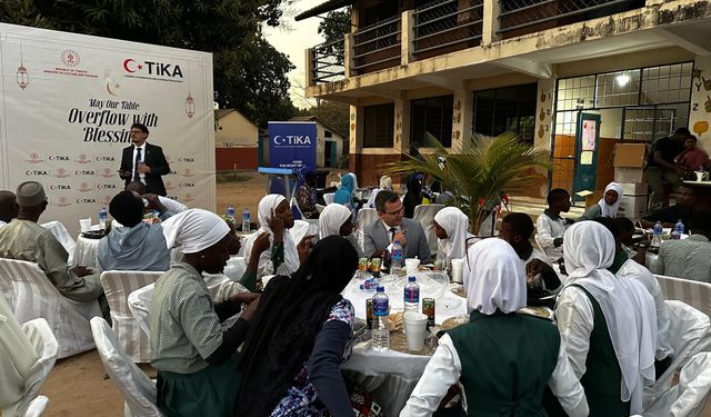 TİKA, Gambiya'da işitme engelliler okulunda iftar verdi