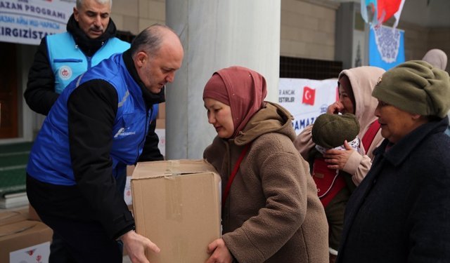 Türkiye'den Kırgızistan'daki ihtiyaç sahiplerine gıda yardımı