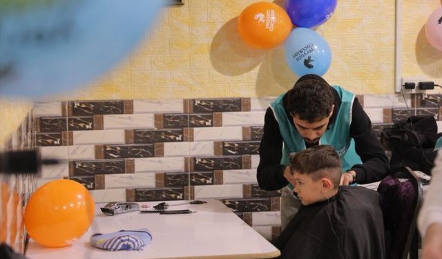 Türkiye'den sivil toplum kuruluşları, Şam'ın Yermuk Kampı'ndaki çocuklar için bayram şenliği düzenledi