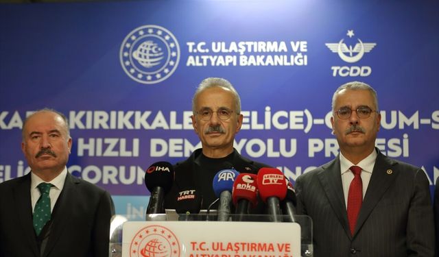 Ulaştırma ve Altyapı Bakanı Uraloğlu, Çorum'da demir yolu işçileriyle iftar yaptı: