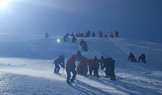 Uludağ'da mahsur kalan 2 kişi AFAD ve JAK ekiplerince kurtarıldı