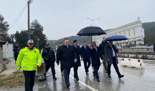 Vali Çalgan, Çorum-Samsun kara yolundaki uygulama noktasını ziyaret etti