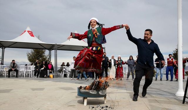 Van'da Nevruz Bayramı kutlandı