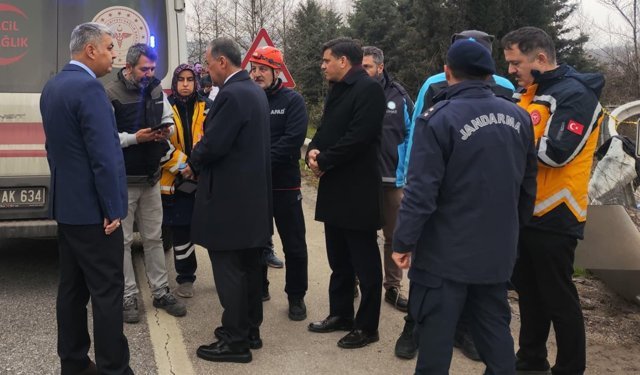 Yalova'da servis midibüsünün devrilmesi sonucu 1 kişi öldü, 20 kişi yaralandı