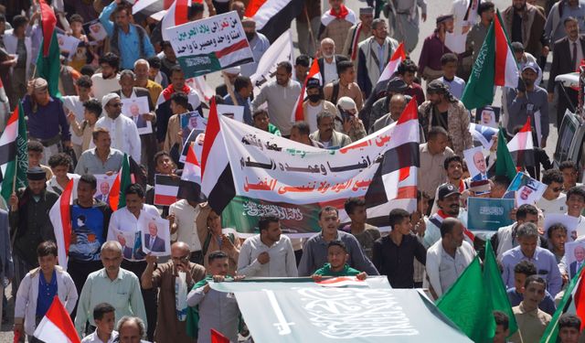 Yemen'in Taiz kentinde Suudi Arabistan ve Körfez ülkeleriyle dayanışma gösterisi