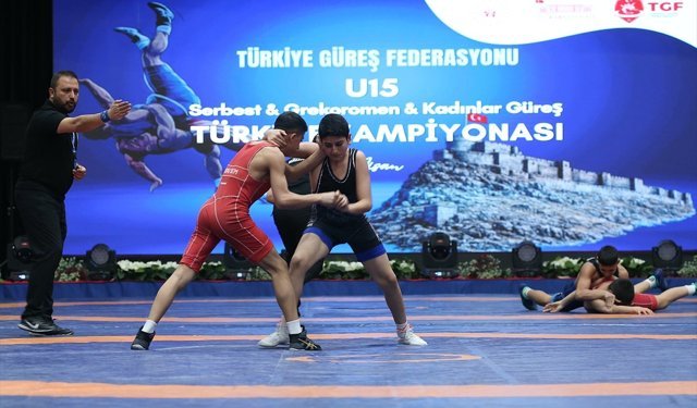 15 Yaş Altı Türkiye Güreş Şampiyonası, Kars'ta başladı