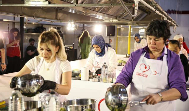 Adana'da depremzede kadınlar aşçılık eğitimi aldı