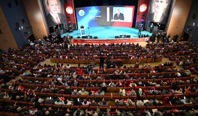 AK Parti Genel Başkan Yardımcısı Demir, Altındağ Belediyesinin faaliyet raporu programına katıldı
