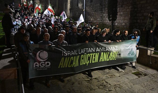 Anadolu Gençlik Derneğinden Fatih'te ABD ve İsrail karşıtı protesto