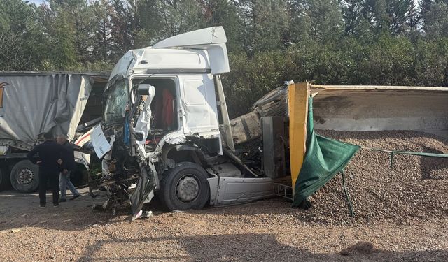 Anadolu Otoyolu'nda meydana gelen zincirleme trafik kazasında 2 kişi öldü