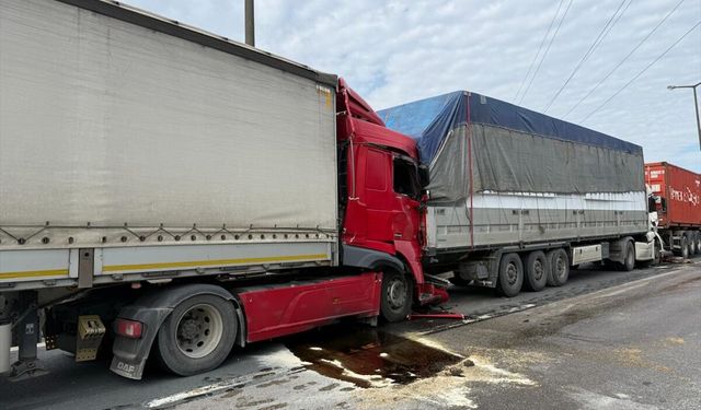 Anadolu Otoyolu'nda zincirleme kaza nedeniyle Ankara istikametinde ulaşım aksadı