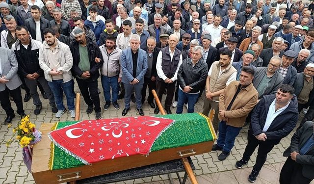 Ankara'daki trafik kazasında ölen hamile kadın Balıkesir'de son yolculuğuna uğurlandı