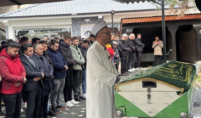 Ankara'daki trafik kazasında ölen üniversite öğrencilerinin cenazeleri defnedildi