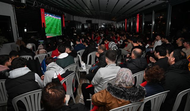 Antalya ve Isparta'da Kosova-Türkiye milli maçı dev ekranlardan izlendi
