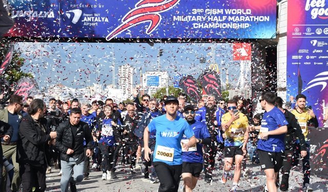 Antalya'da 21. Uluslararası Runtalya Maratonu başladı