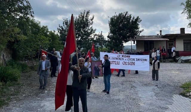 Antalya'da köy sakinleri 23 Nisan'ı kutladı