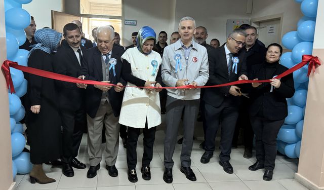 Ardahan'da otizmli bireylerin duyusal hassasiyetleri 3 boyutlu gözlüklerle anlatıldı
