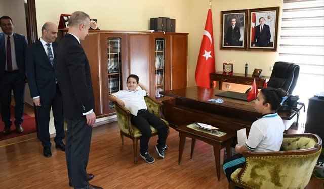 Arnavutluk'ta 23 Nisan Ulusal Egemenlik ve Çocuk Bayramı kutlandı
