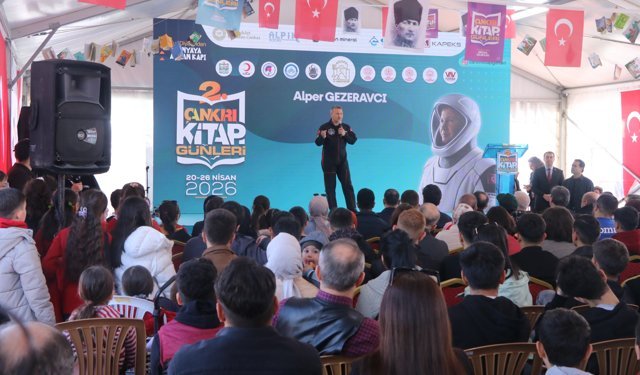 Astronot Alper Gezeravcı, Çankırı'da kitapseverlerle buluştu