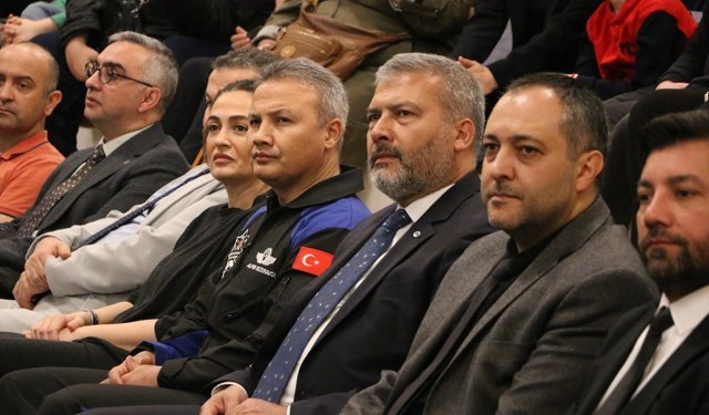 Astronot Alper Gezeravcı, Eskişehir'de üniversite öğrencileriyle buluştu