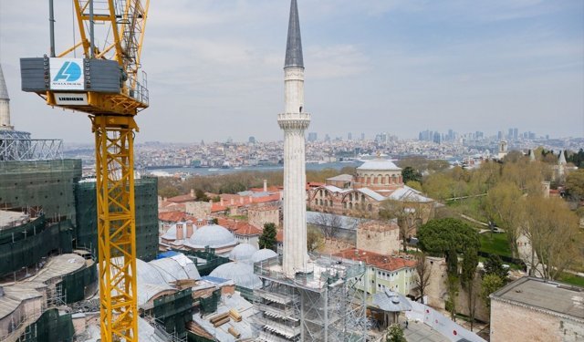 Ayasofya-i Kebir Camii'nin kuzeydoğu minaresinde restorasyon tamamlandı