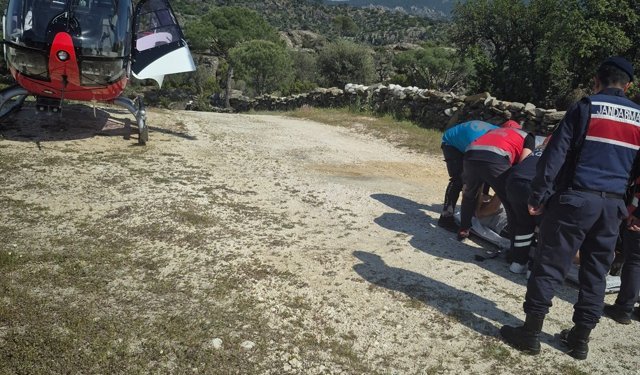 Aydın'da yürüyüş sırasında rahatsızlanan kişi, ambulans helikopterle hastaneye sevk edildi
