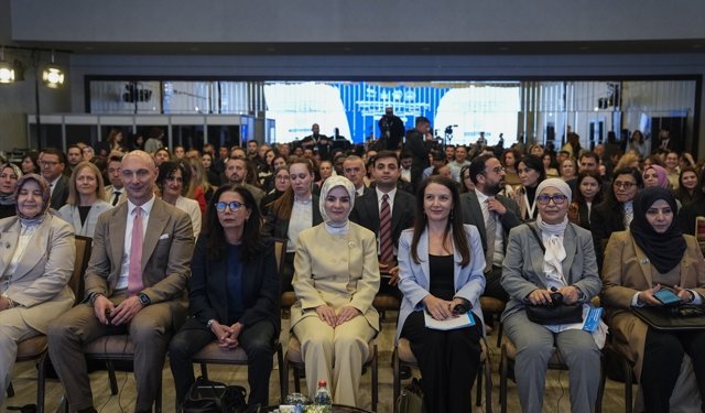 Bakan Göktaş, çocukların dijital ortamda korunmasına ilişkin toplantının kapanışında konuştu: