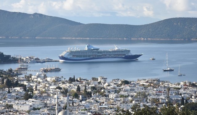 Bodrum'a 'Marella Discovery' kruvaziyeriyle 1917 turist geldi