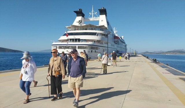 Bodrum'a 'Star Legend' kruvaziyeriyle 274 turist geldi
