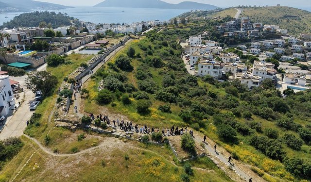 Bodrum'da 'Turizm Haftası' kapsamında Antik Halikarnassos Surları'nda yürüyüş yapıldı